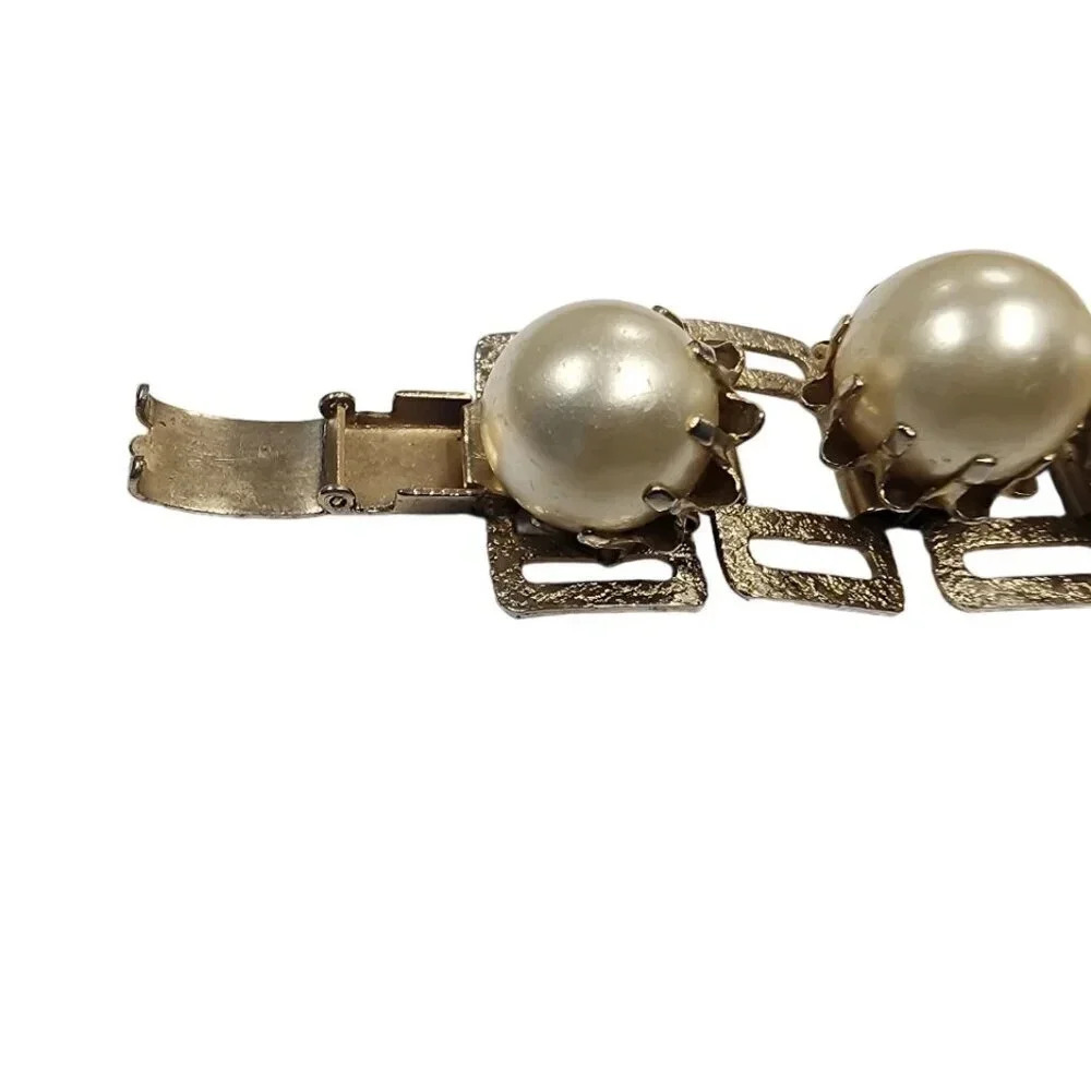 Vintage Faux Pearl Beaded Link Bangle Bracelet Gold Tone Box Clasp - Picture 3 of 5